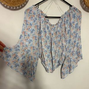 Off the shoulder flare sleeve flower top